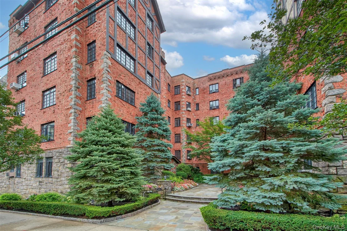 Photo of Unit 1F at 45 W Pondfield Road
