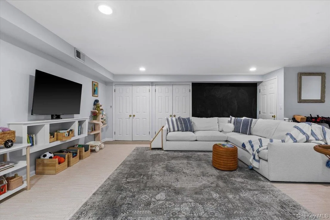 Photo of 2 Cowles Avenue