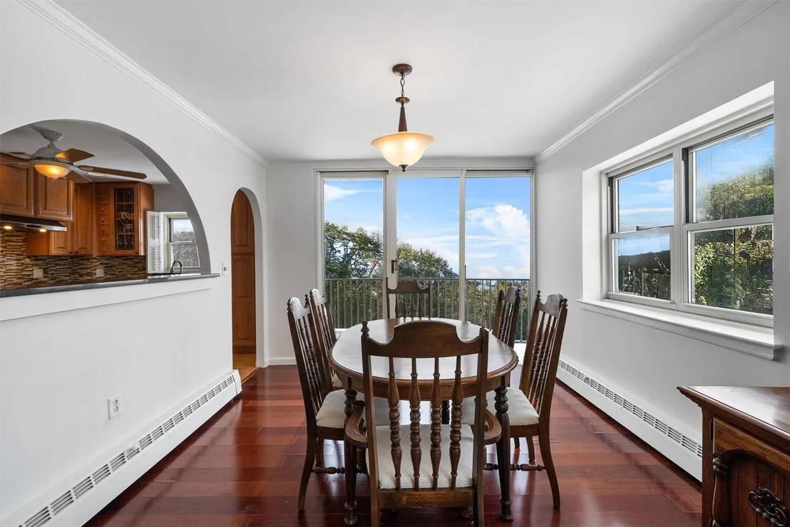 Photo of Unit 3J at 1 Lakeview Drive