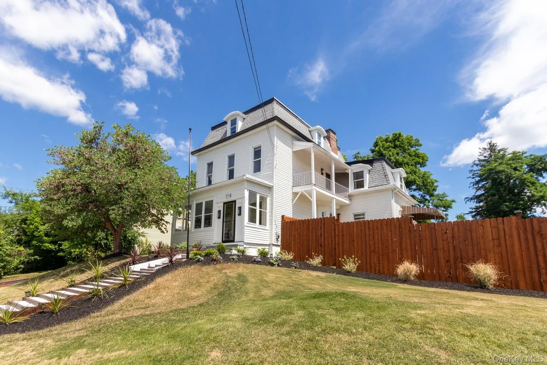 Photo of 114 Rombout Avenue