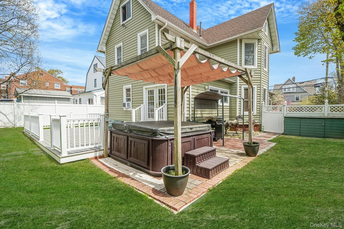 Photo of 74 Maple Avenue