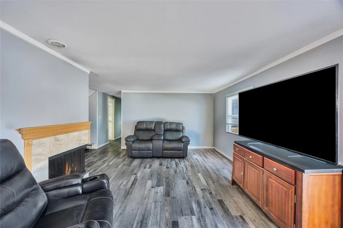 Photo of 41 Lakeside Drive