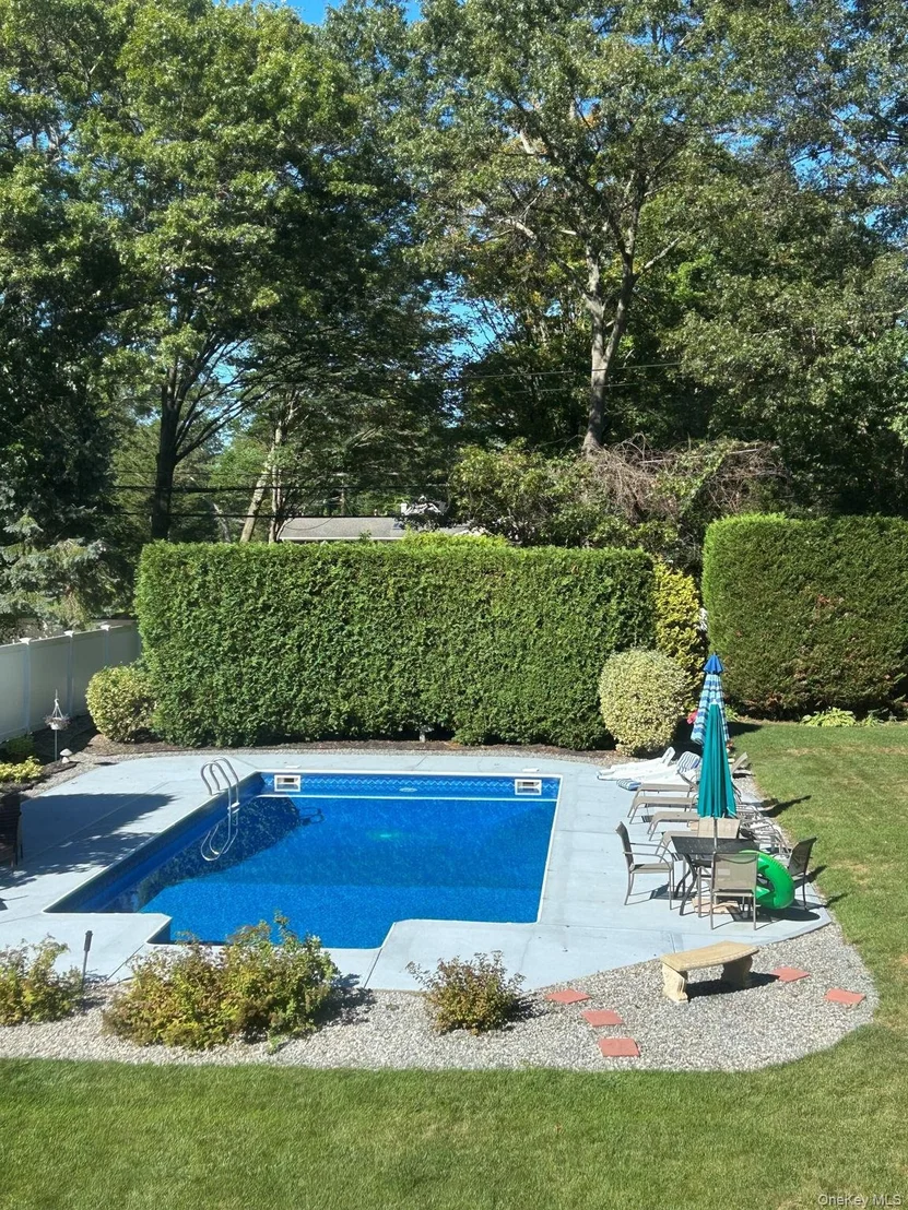 Photo of 2 Robert Crescent