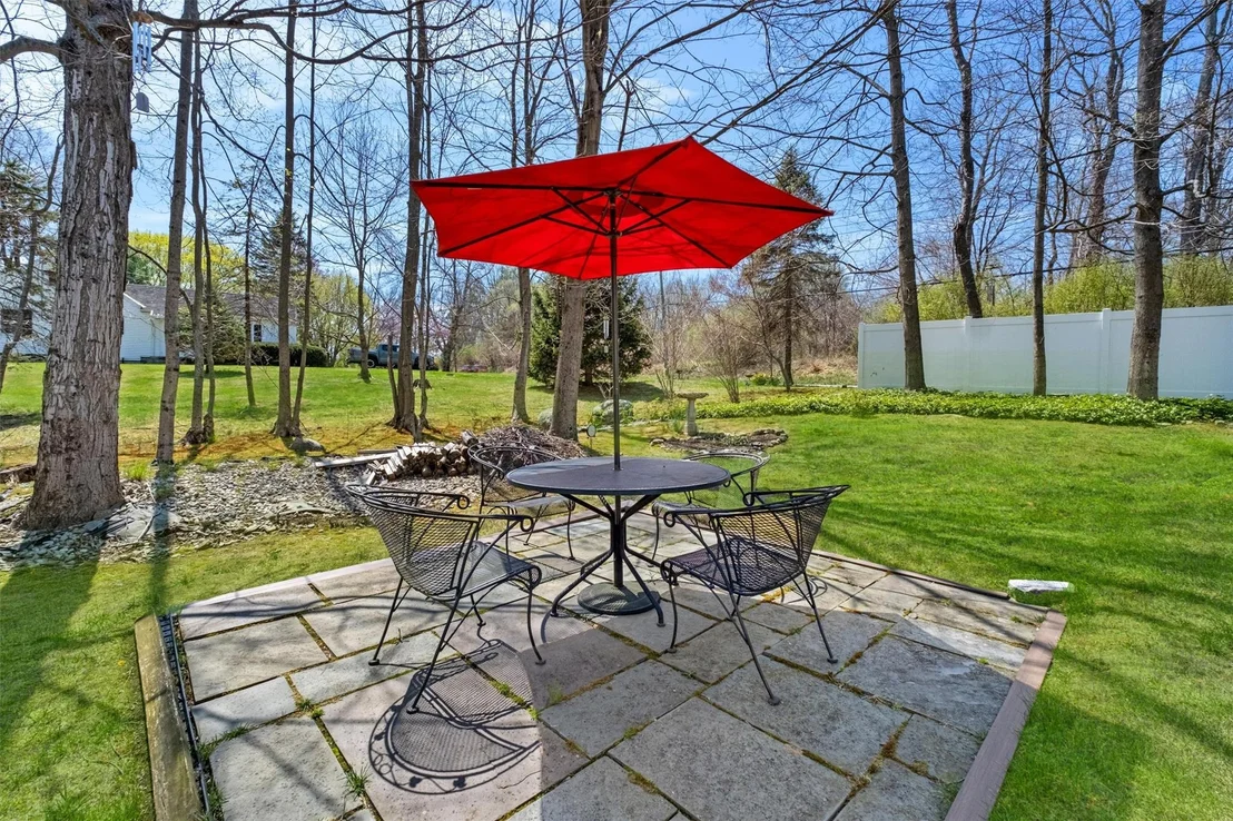Photo of 462 Cornwall Hill Road