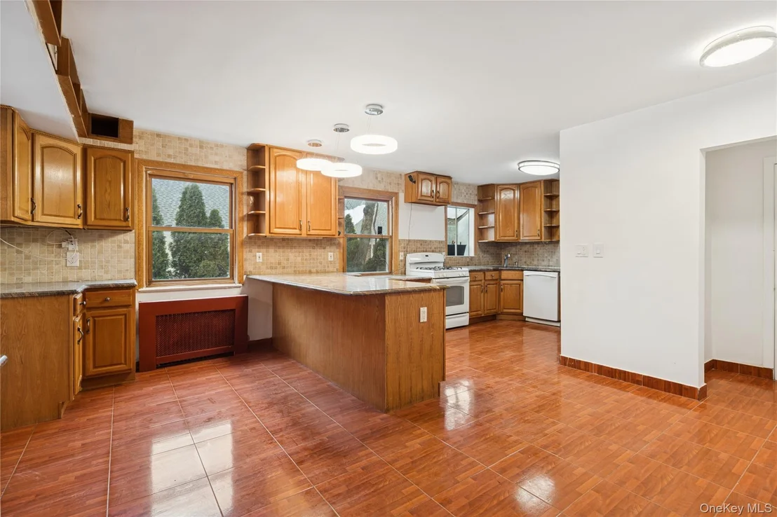 Photo of 6015 Independence Avenue