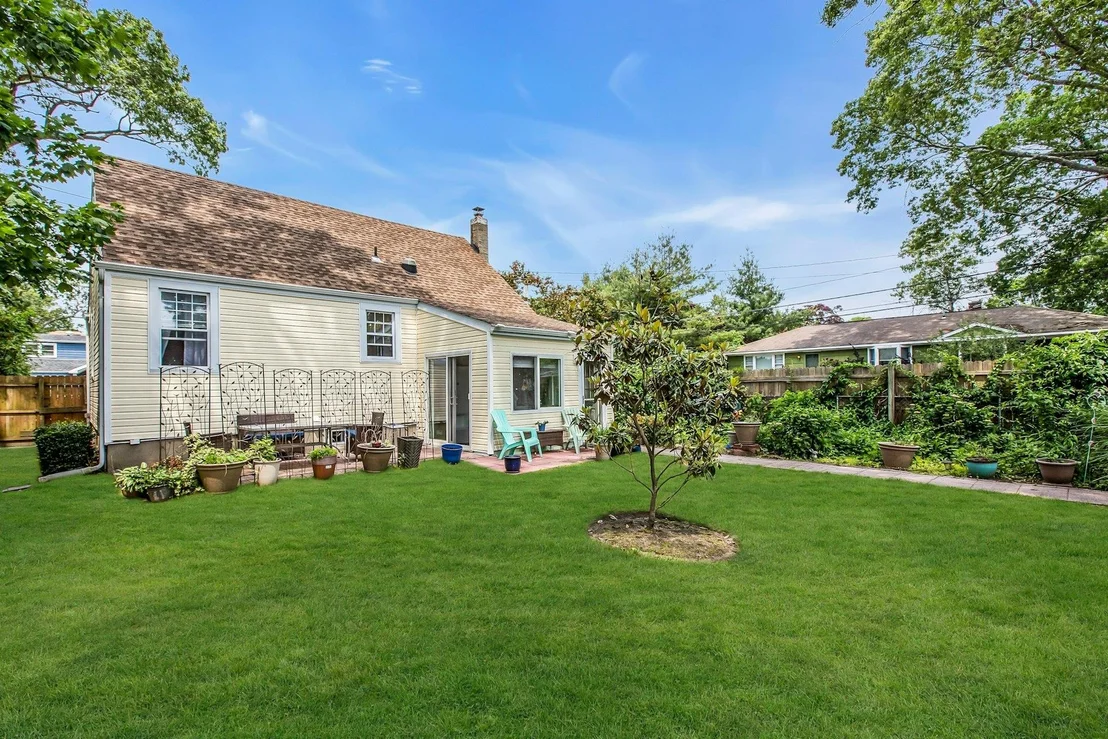 Photo of 15 Robbins Avenue