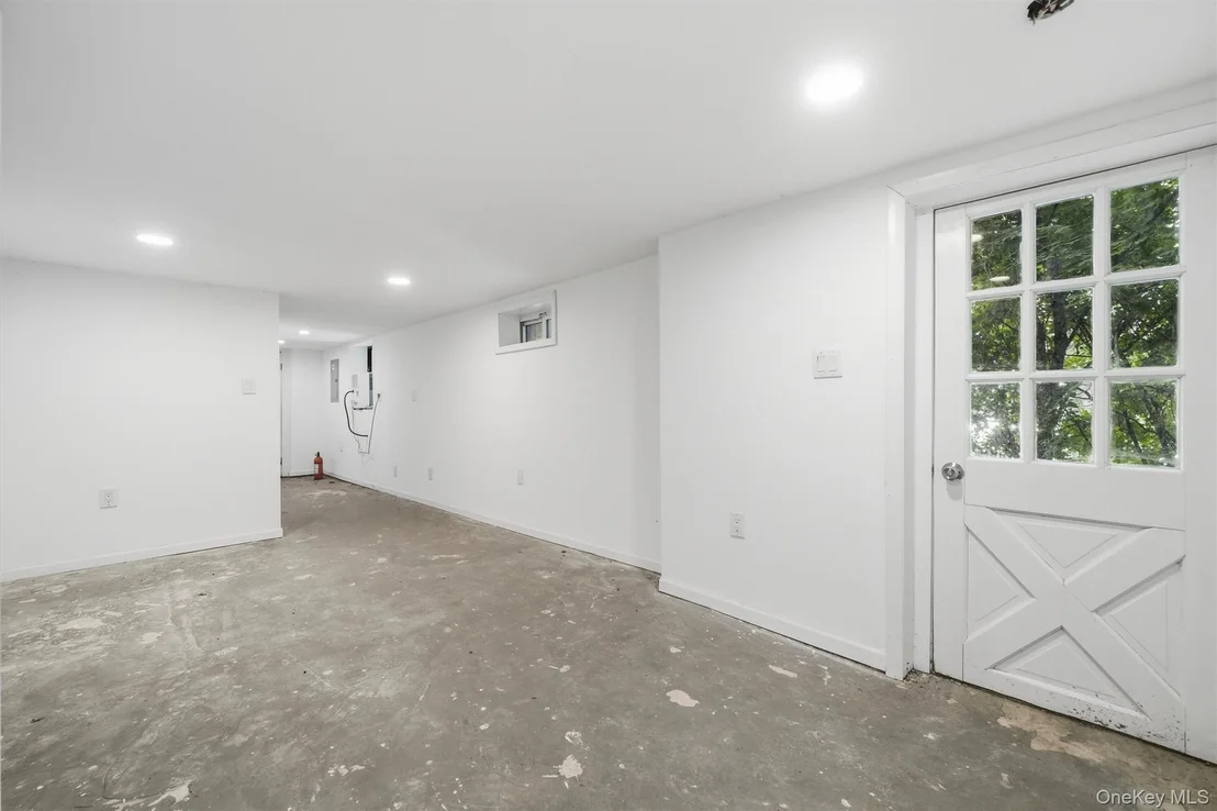 Photo of 669 N Division Street