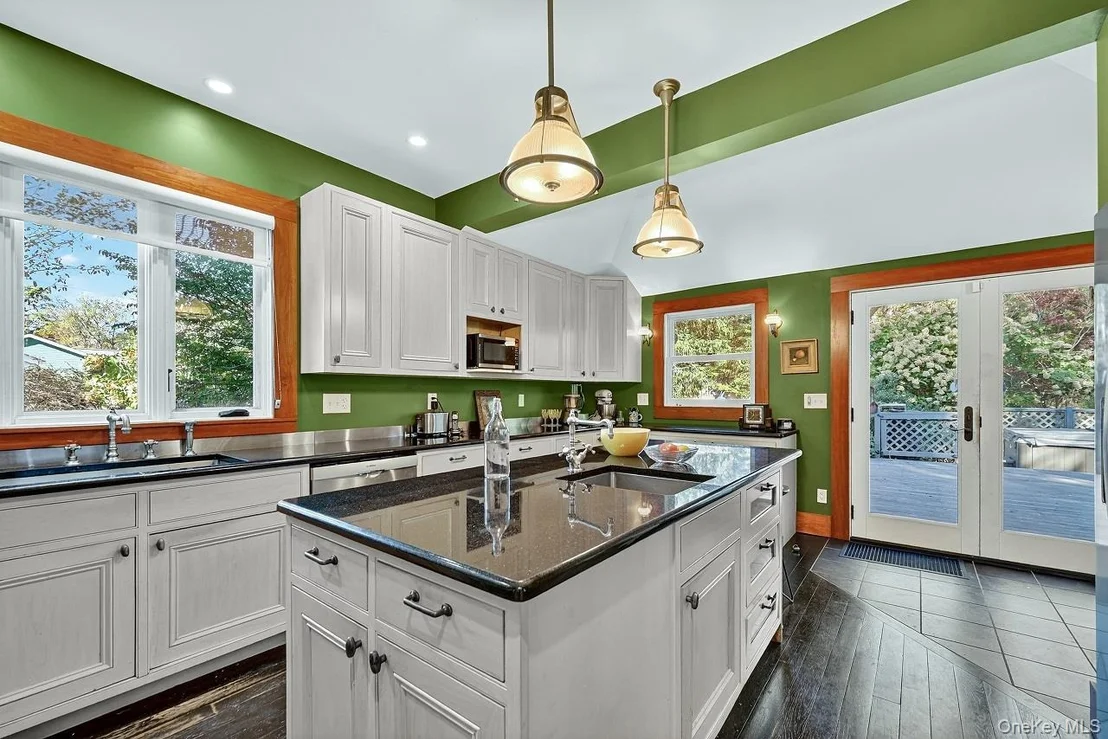 Photo of 48 River Road