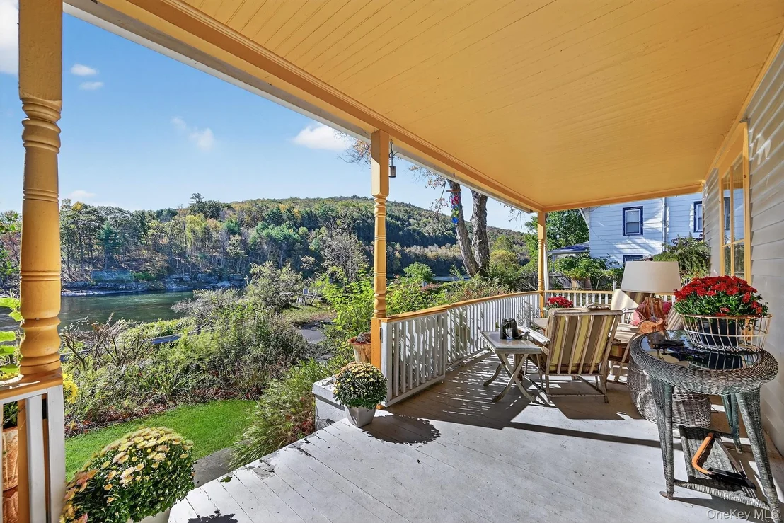 Photo of 48 River Road