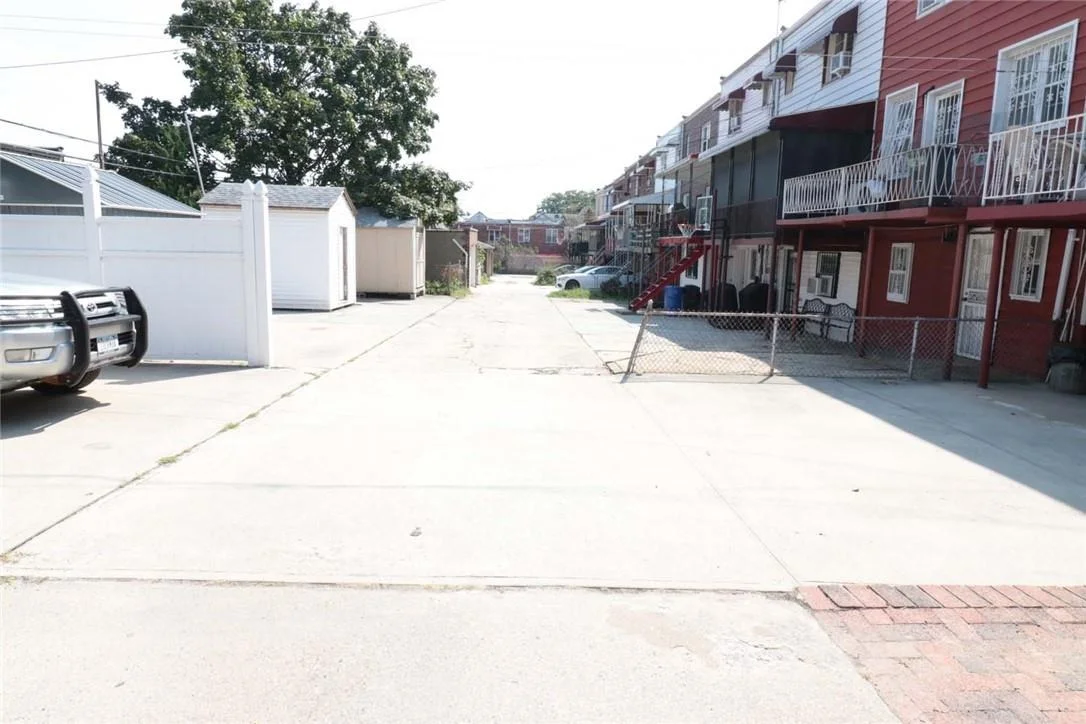 Photo of 3236 Corsa Avenue