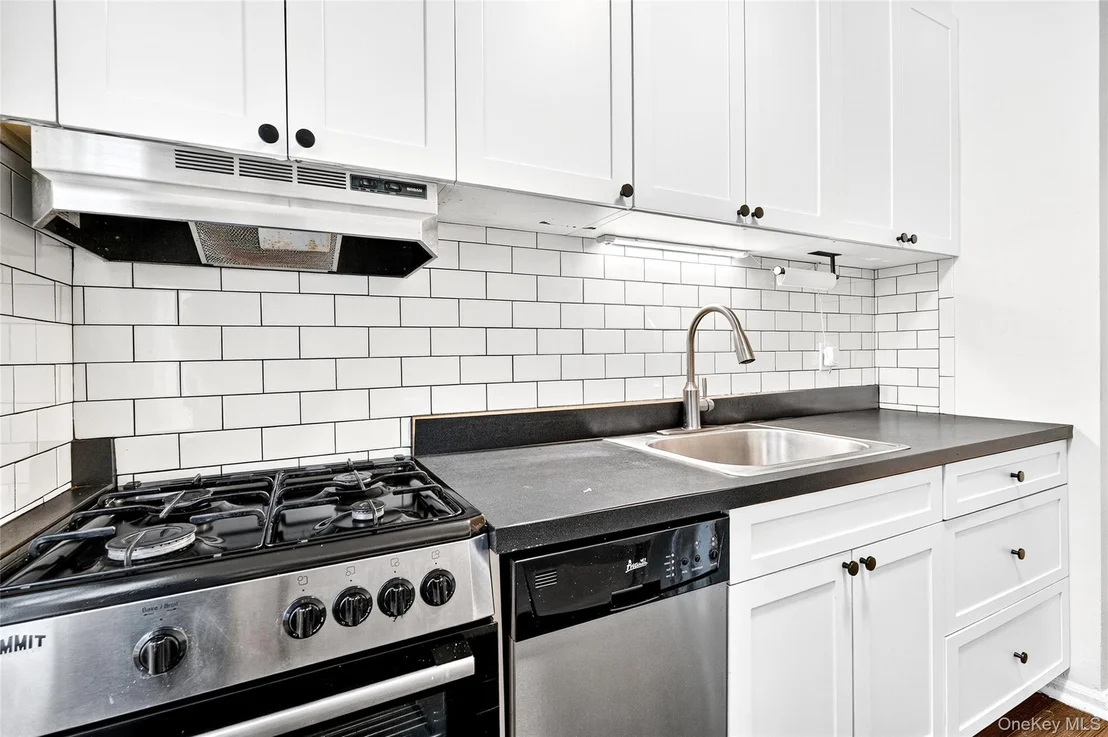 Photo of Unit A36 at 770 Bronx River Road