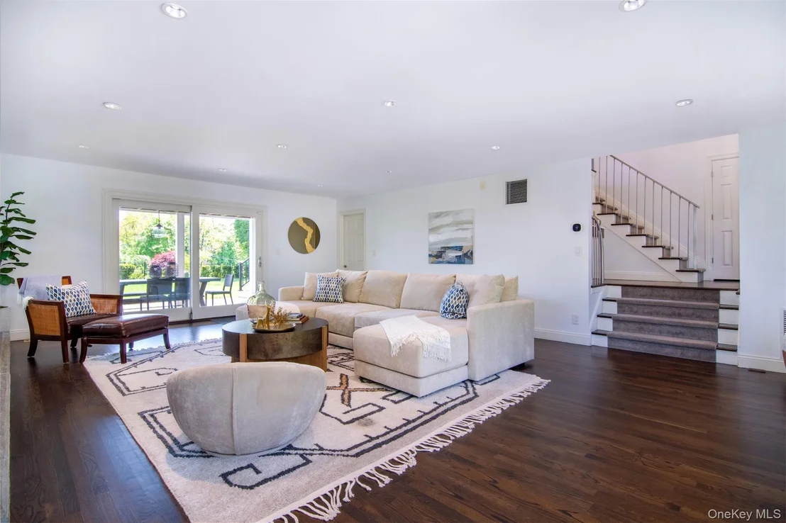 Photo of 8 Shoreview Circle
