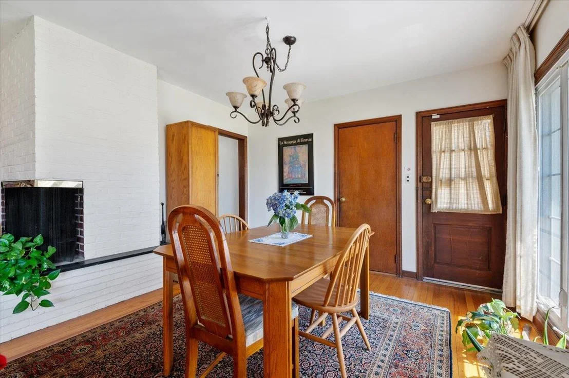 Photo of 808 De Mott Ave