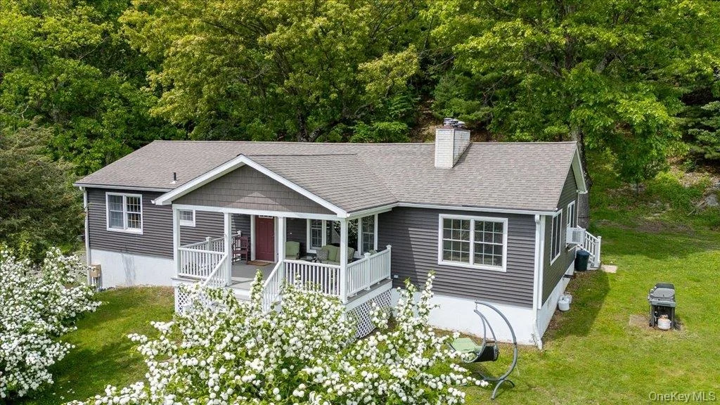 Photo of 553 Lake Road