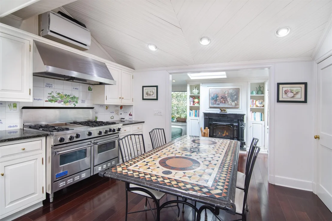 Photo of 1028 Esplanade