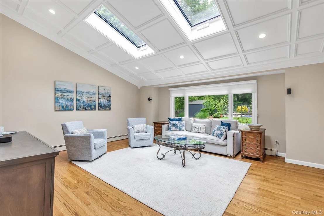 Photo of 15 Bluff Circle