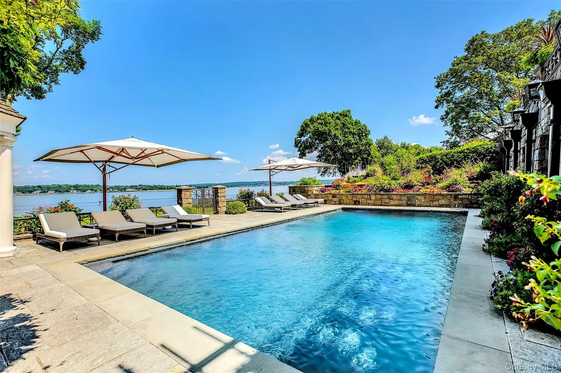 Photo of 227 Dock Lane