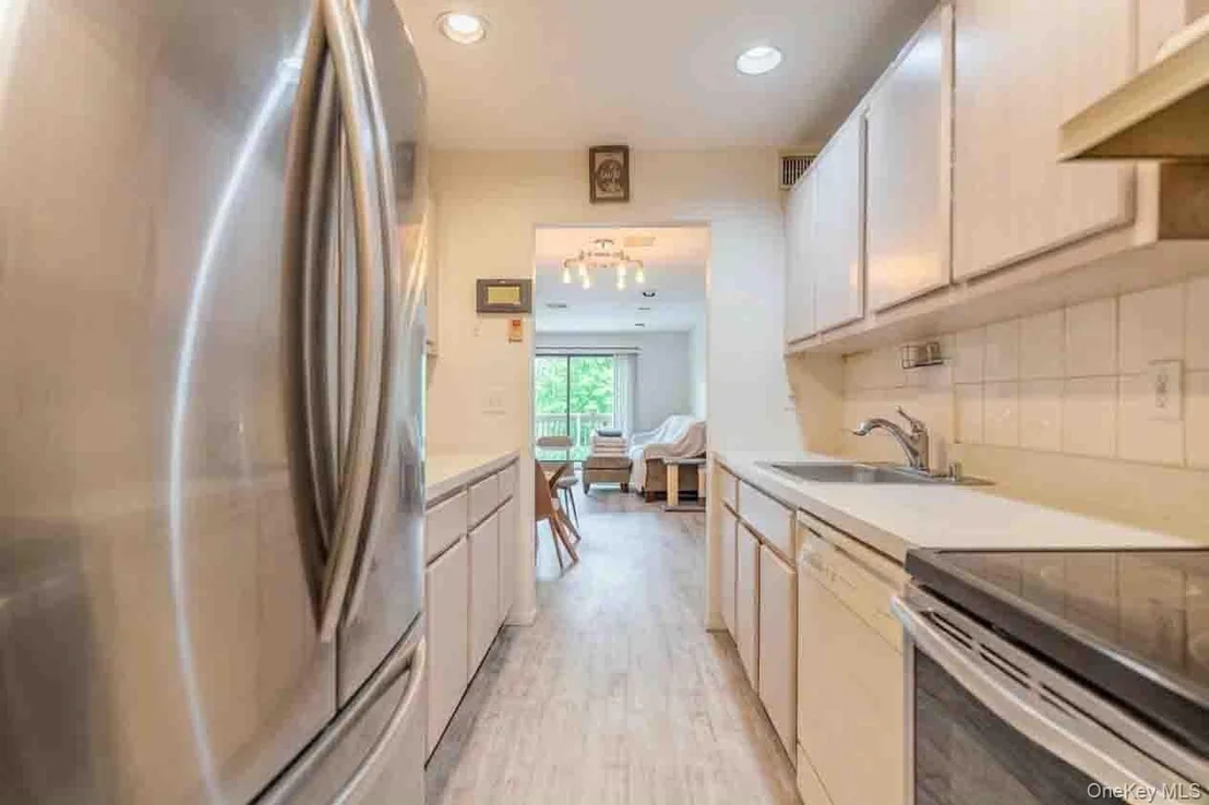 Photo of Unit 704 at 2355 Pershing Boulevard