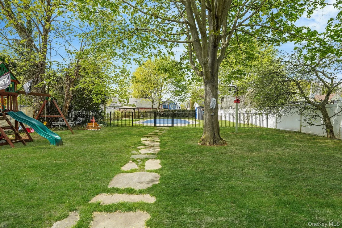Photo of 74 Maple Avenue