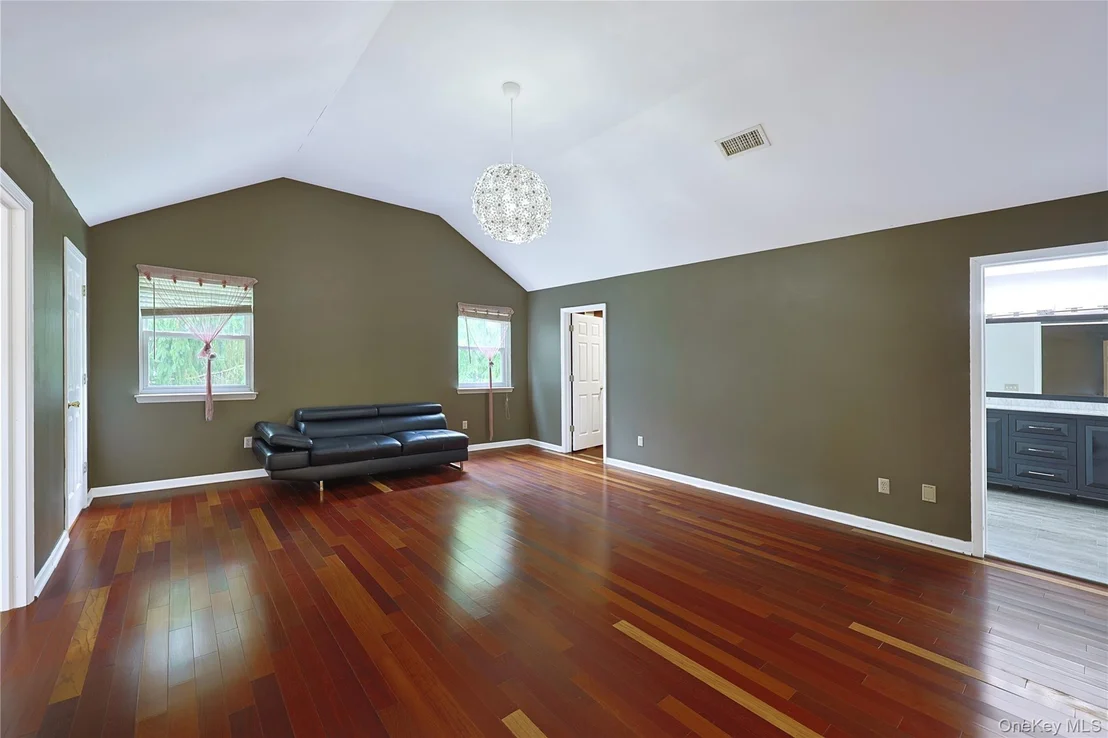 Photo of 1010 Pine View