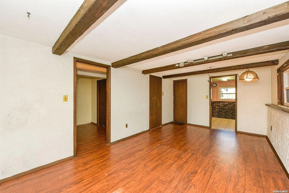Photo of 15 Laurie Boulevard