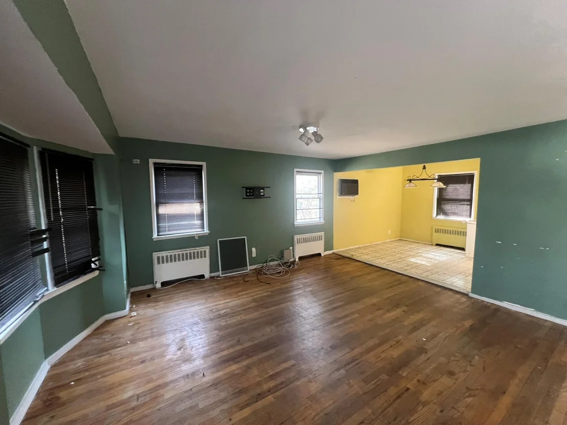 Photo of 827 Catalpa Drive