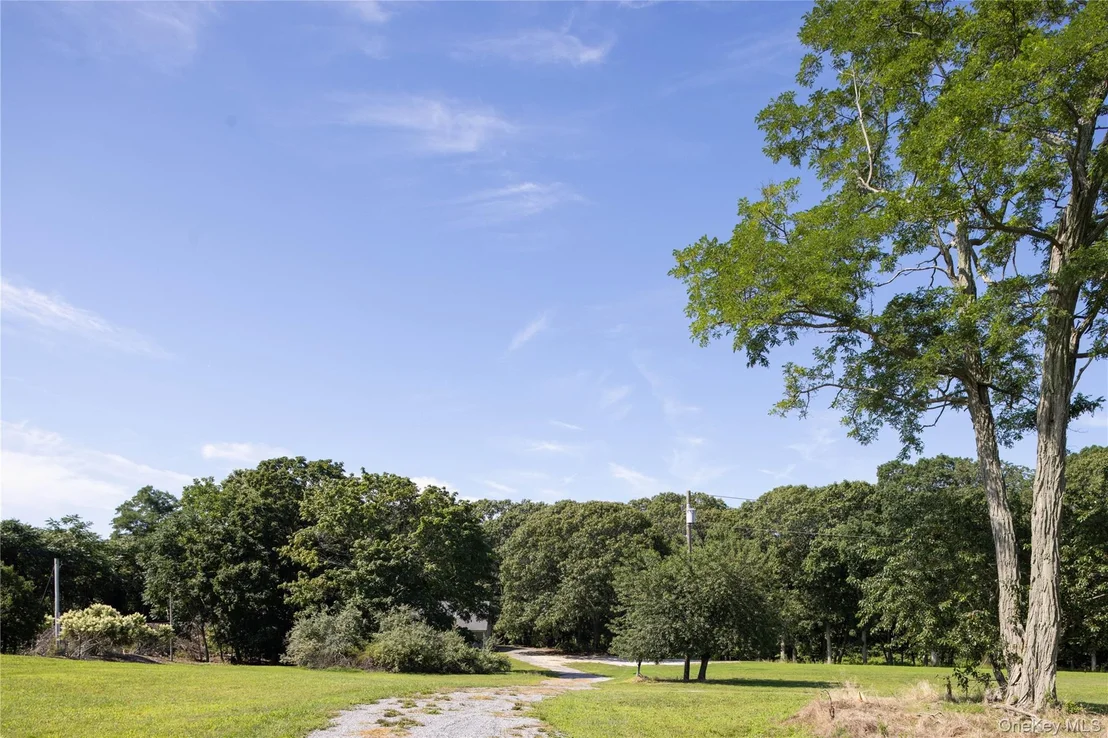 Photo of 2450 Main Road