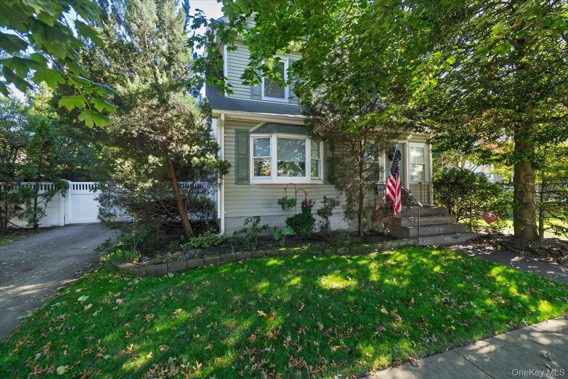 Photo of 2887 Stevens Street