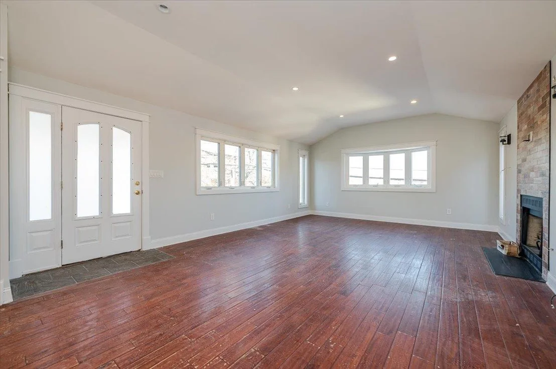 Photo of Unit D at 46 Edgewater Park