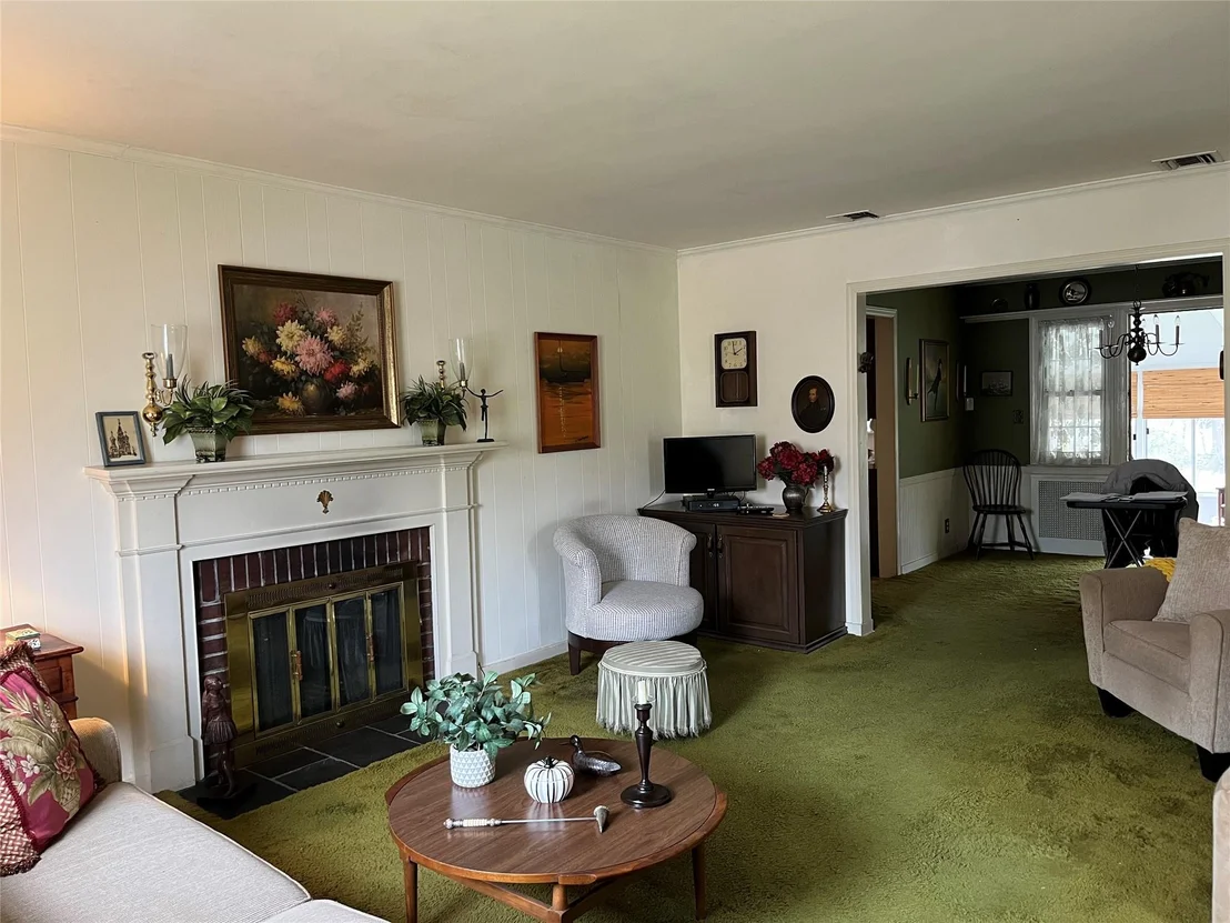 Photo of 1598 Benedict Place