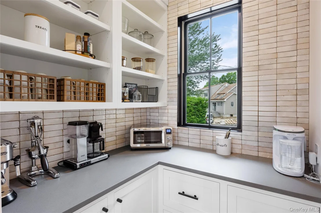 Photo of 405 Williamsburgh Drive