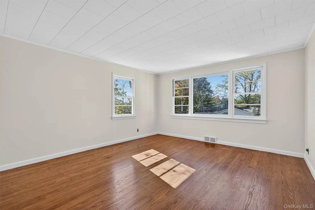 Photo of 12 Mid Oaks Drive