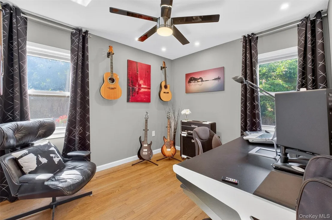 Photo of 105 Buckingham Avenue