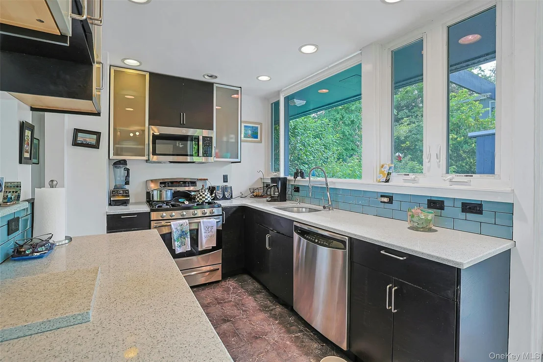 Photo of 8 Edgewater Lane