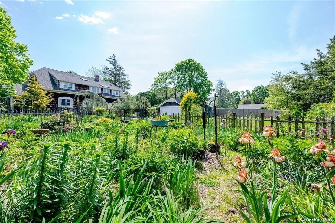 Photo of 238 Bay Avenue