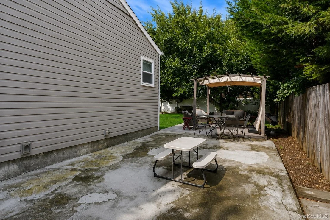Photo of 52 Larry Road S