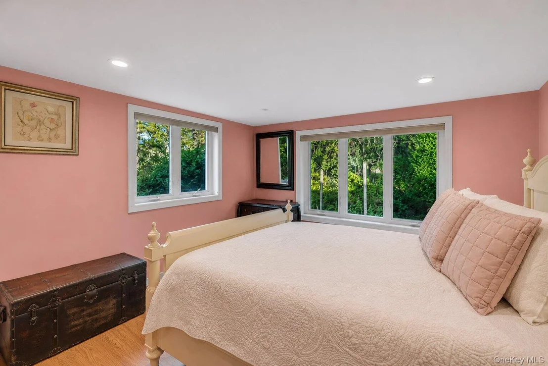 Photo of 995 Red Fox Road