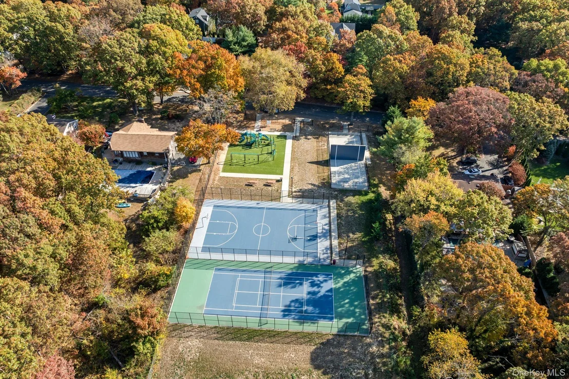 Photo of 95 Grassy Pond Drive