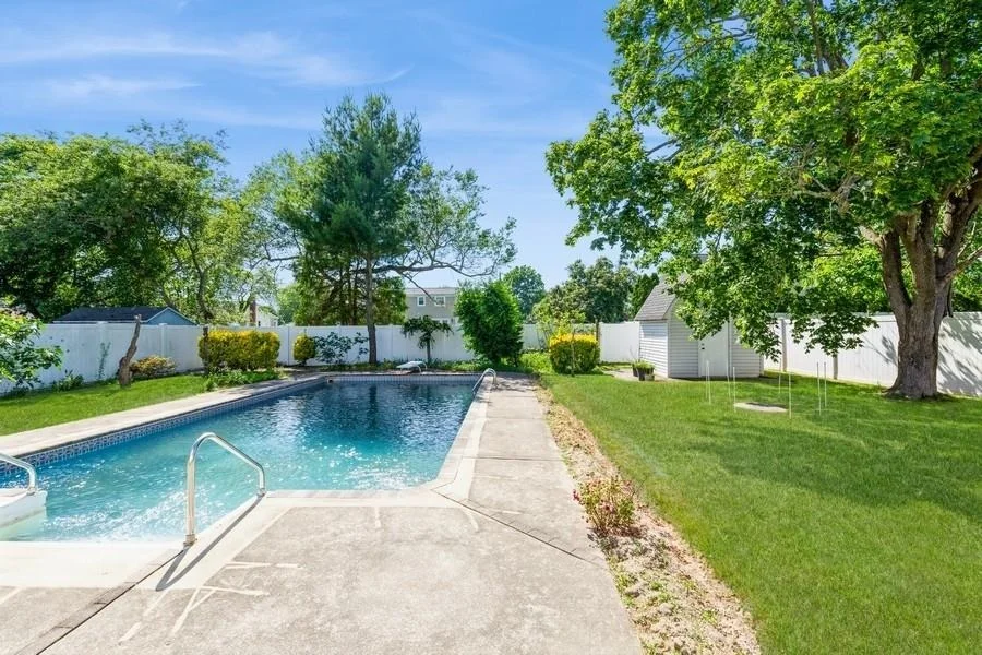 Photo of 118 Pine Neck Avenue