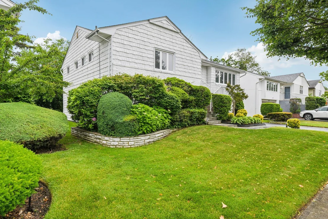 Photo of 904 Woodmere Drive
