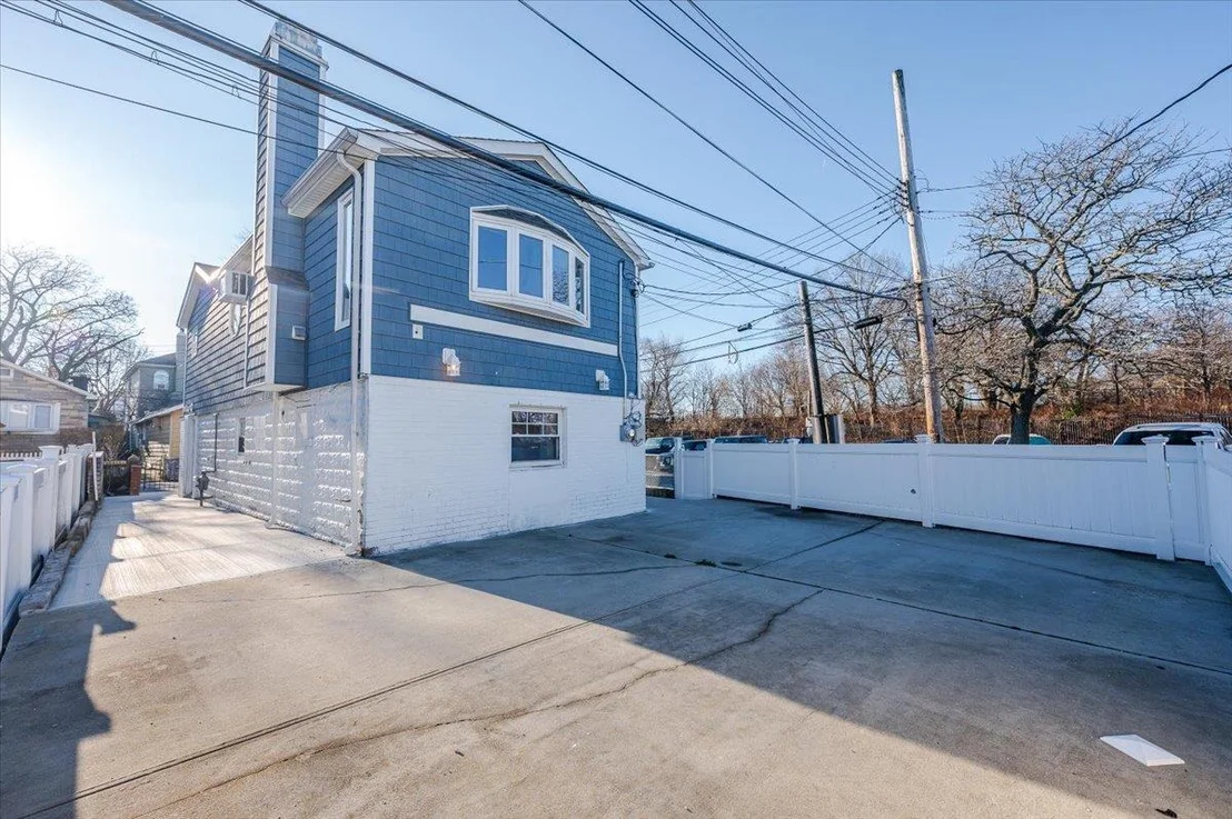 Photo of Unit D at 46 Edgewater Park