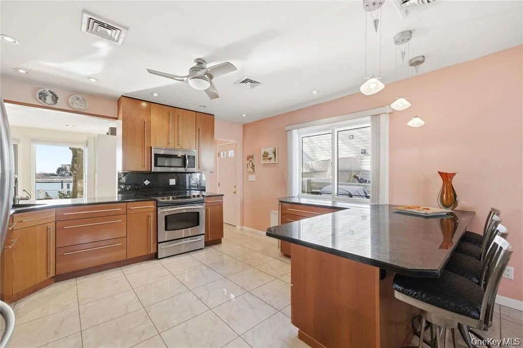 Photo of 3094 Riverside Drive