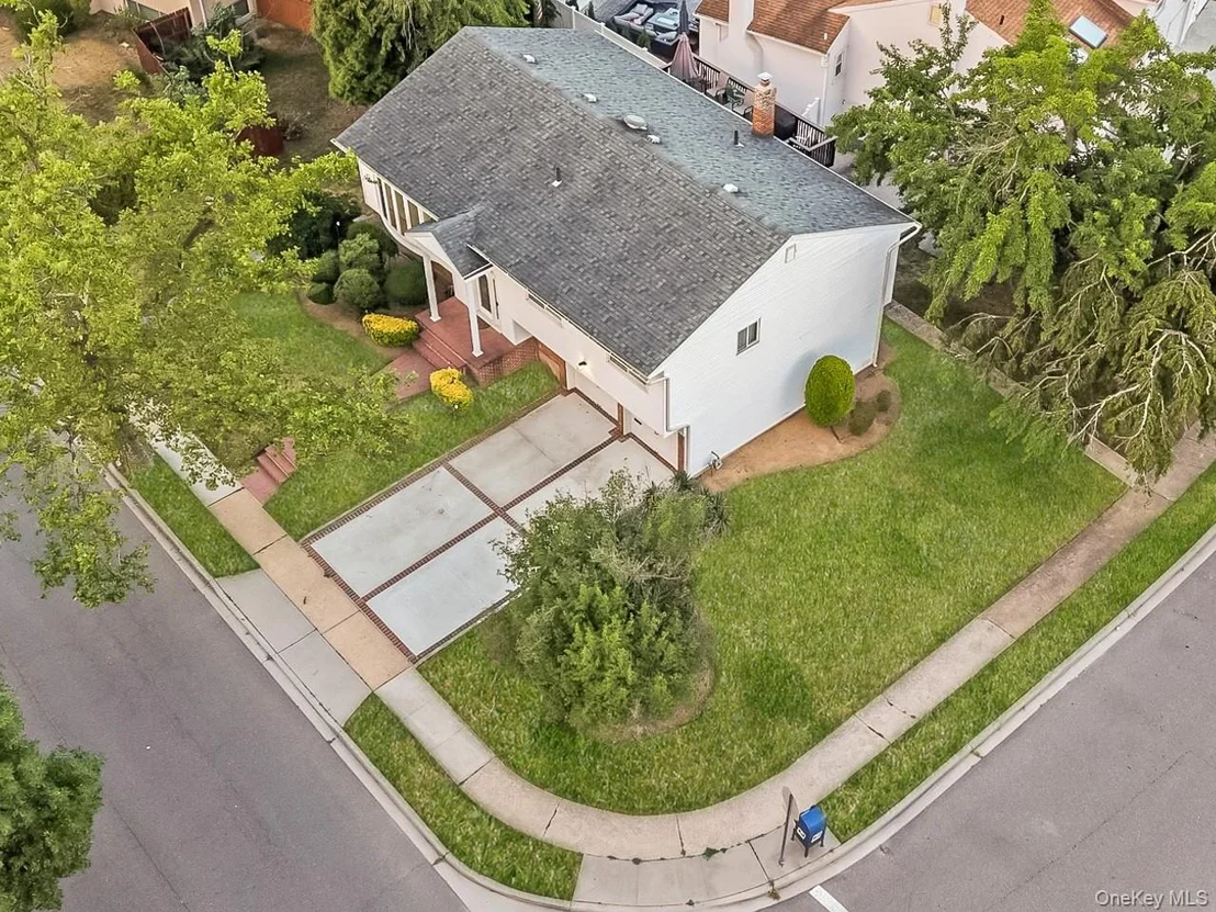 Photo of 900 Flanders Drive