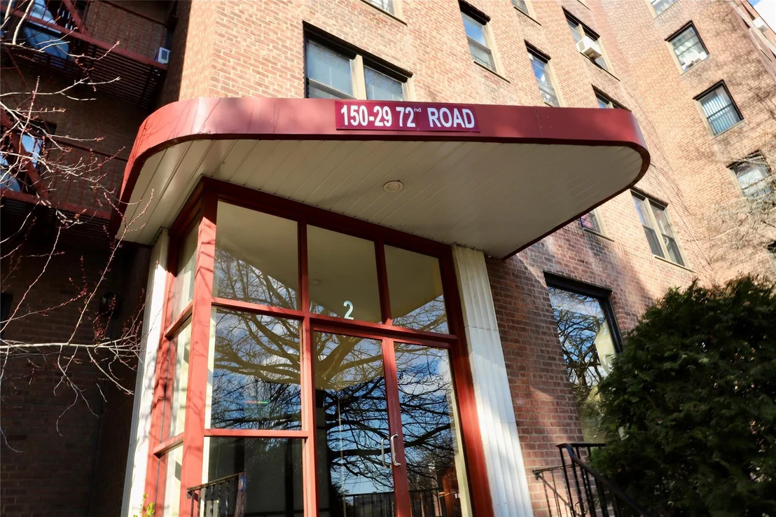 Photo of Unit APT4F at 150-29 72nd Rd