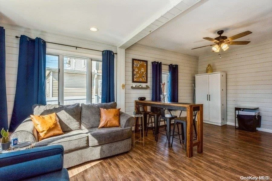 Photo of 2275 Centre Avenue