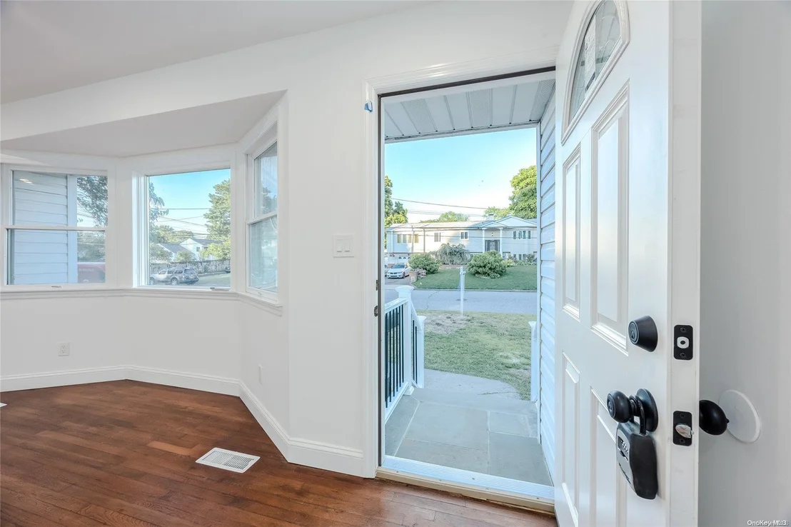 Photo of 2914 Devon Avenue