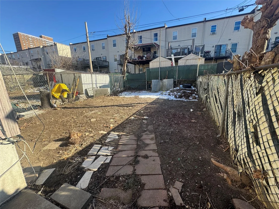 Photo of 2070 Randall Avenue