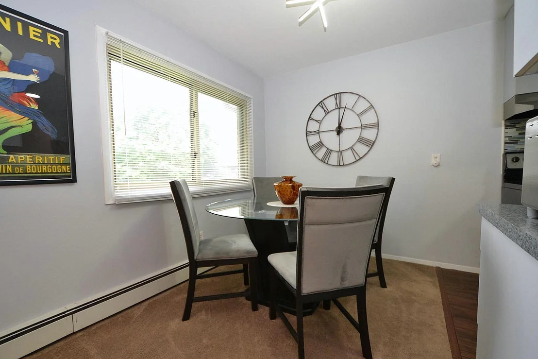 Photo of Unit 39B at 2449 Union Boulevard