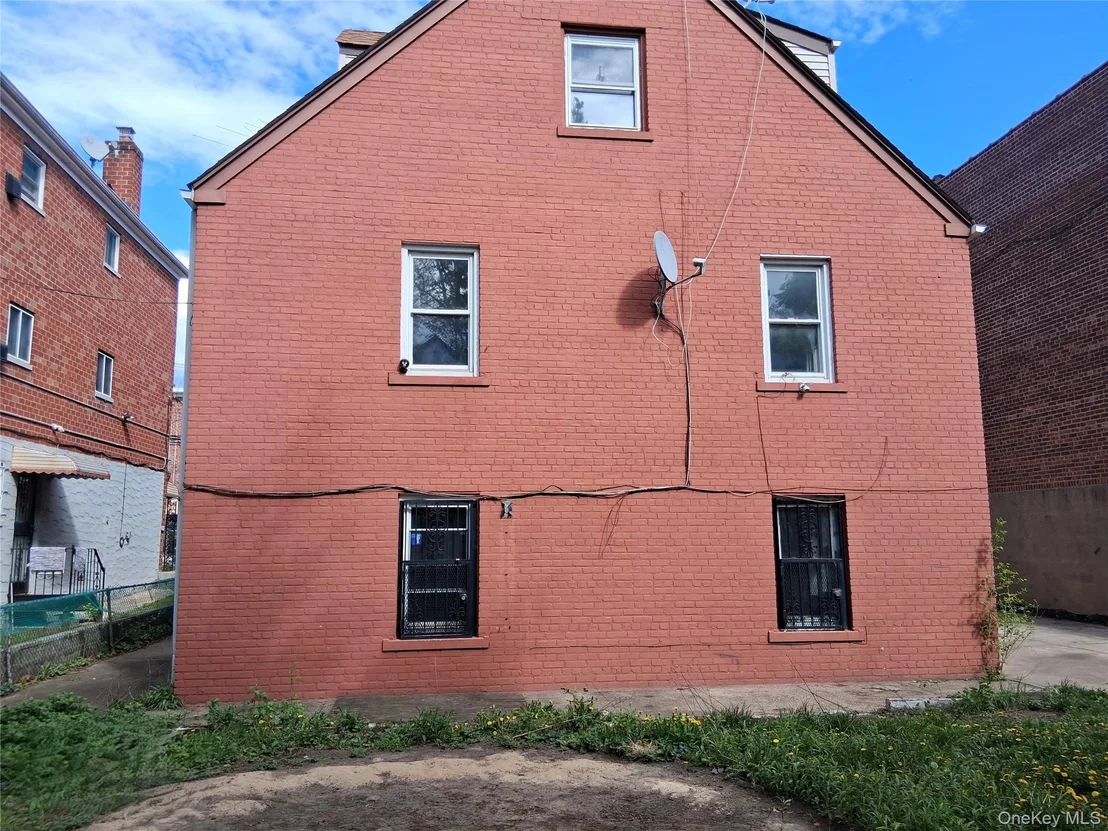 Photo of 3247 Hone Avenue