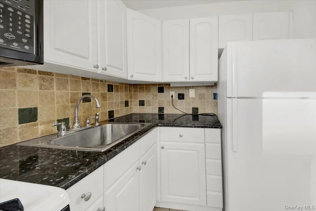 Photo of Unit 3C at 811 Bronx River Road